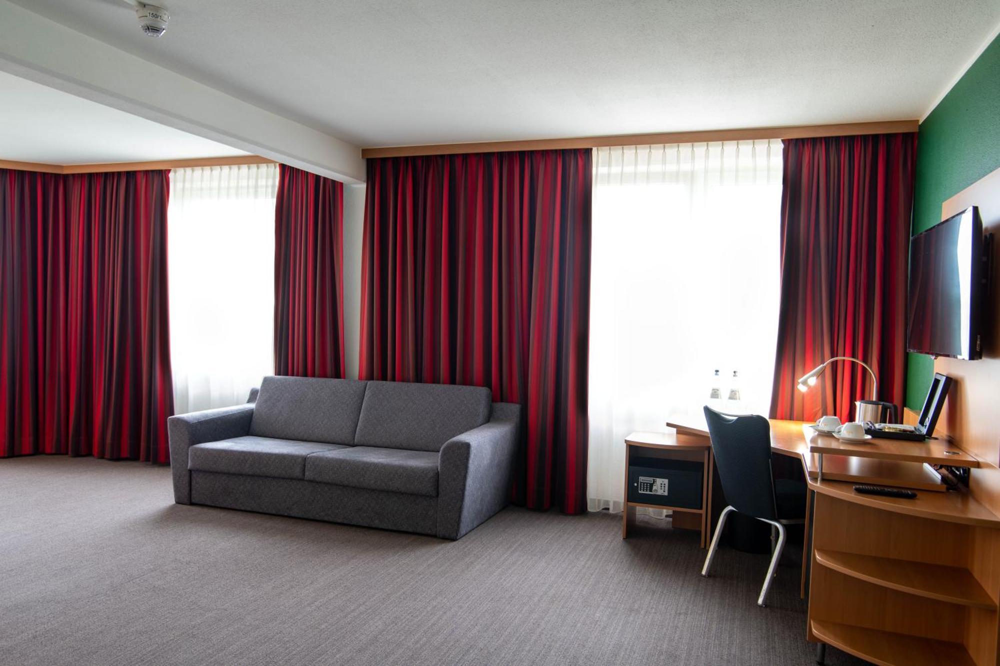 Best Western Conference Airporthotel Frankfurt Moerfelden ภายนอก รูปภาพ